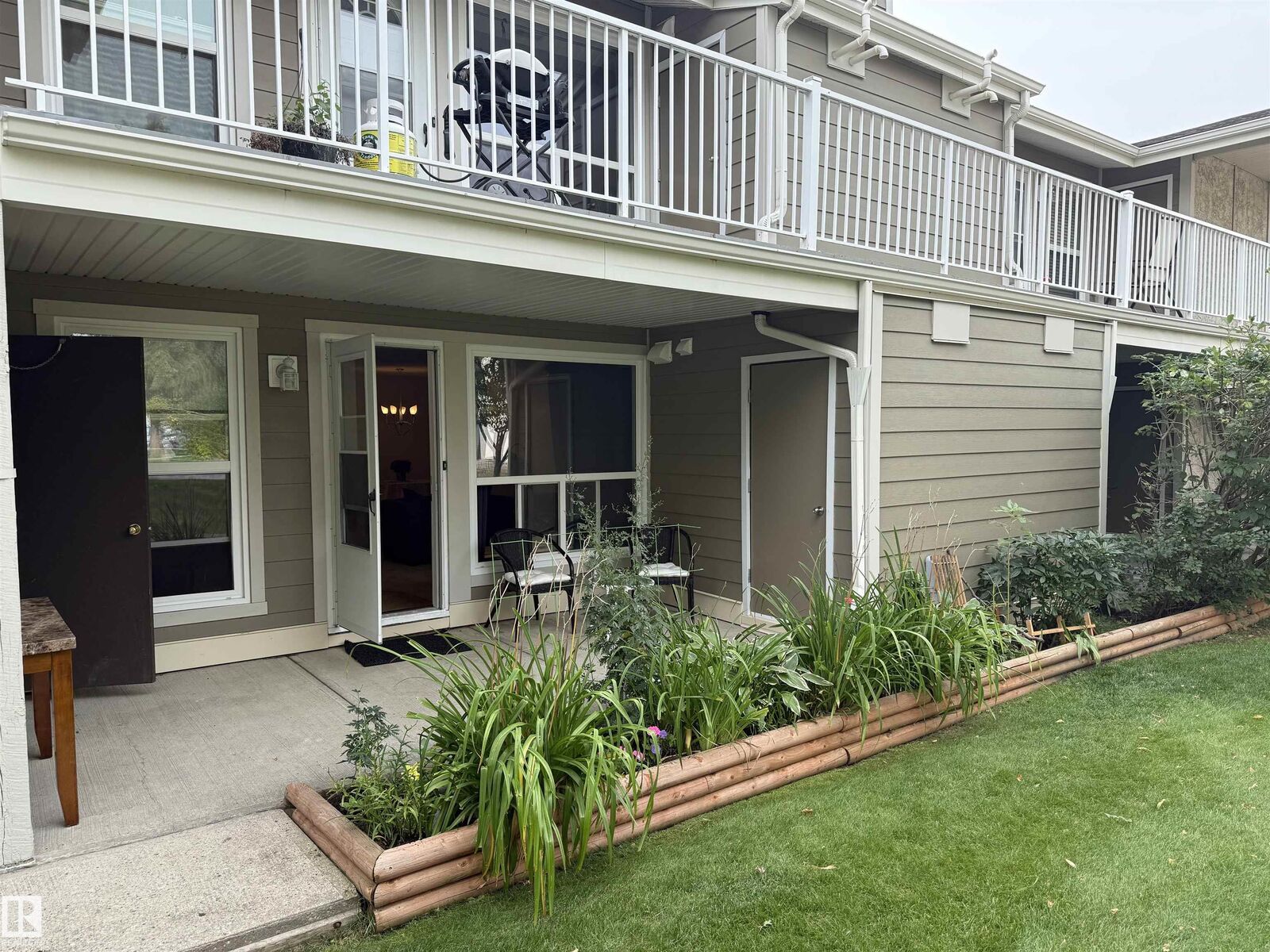 Property Photo: 11154 18 Avenue NW AB T6J 4T9