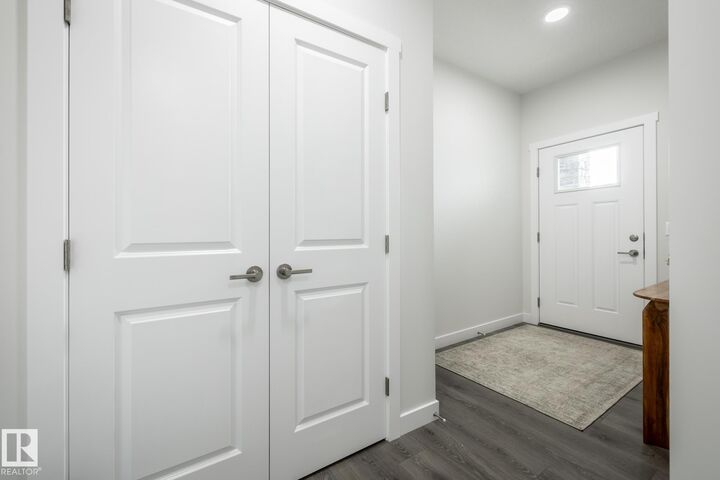 Property Photo:  2639 5 Avenue SW  AB T6X 3H9 