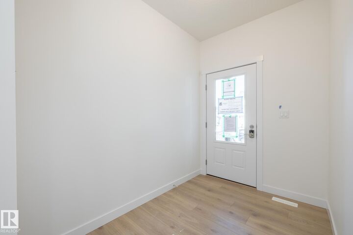 Photo de la propriété:  2639 5 Avenue SW  AB T6X 3H9 