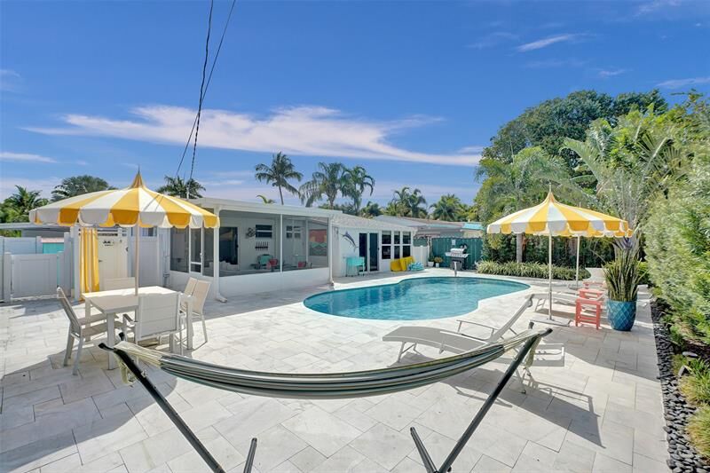 Property Photo: 25 NE 26th Ct FL 33334