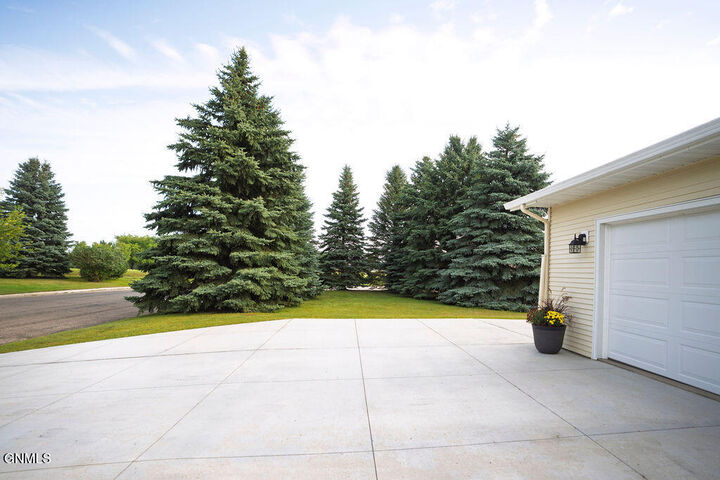 Property Photo:  1730 3rd Avenue NE  ND 58401 