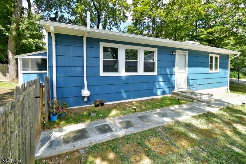Property Photo:  5 Cottage St  NJ 07920 