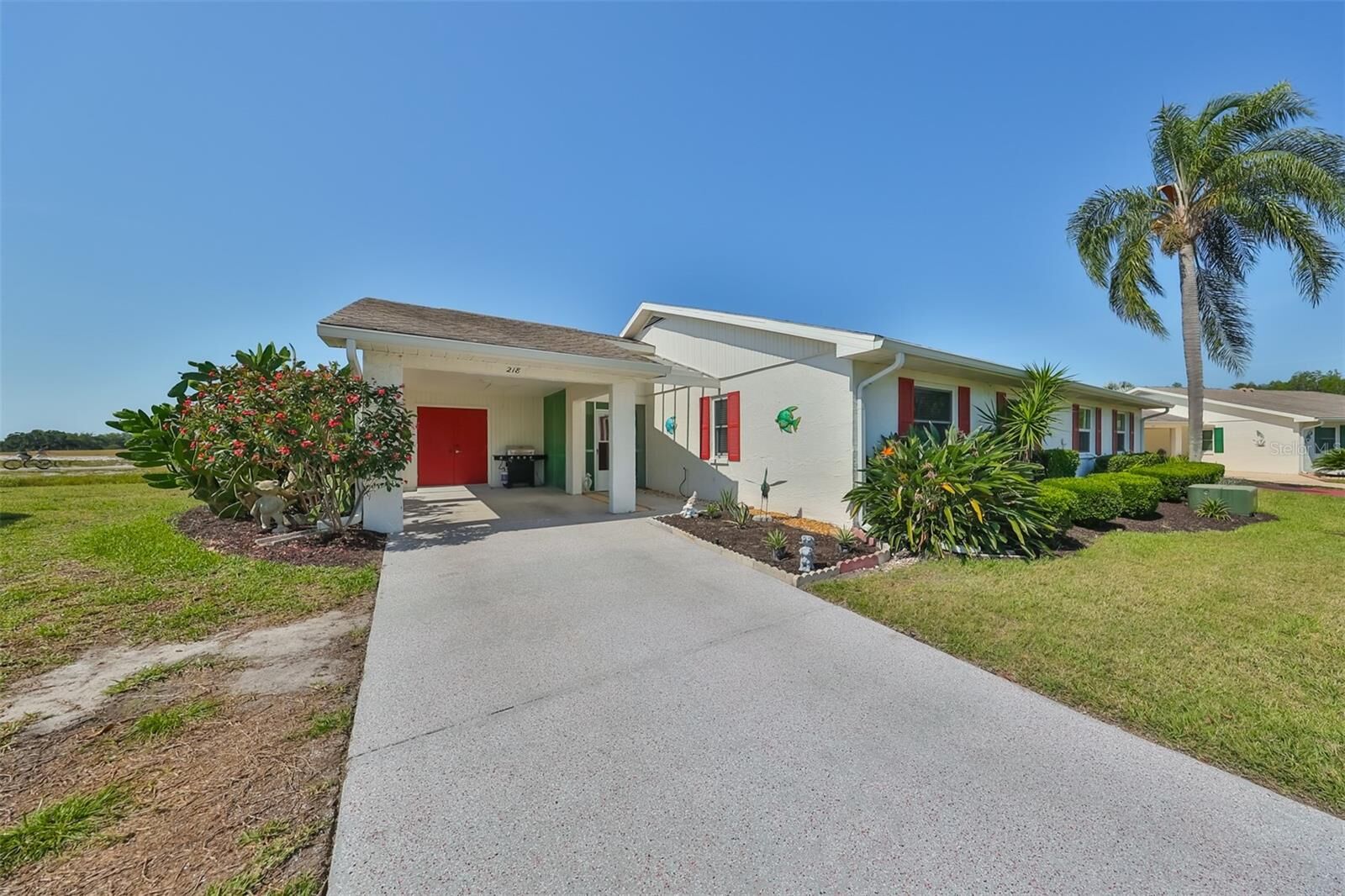 Property Photo: 218 Glenellen Place FL 33573