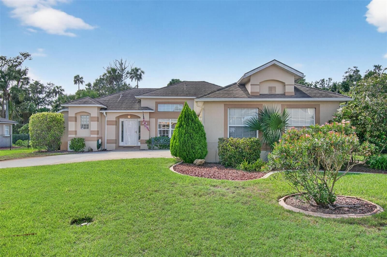 Property Photo:  412 Palm Drive  FL 32136 