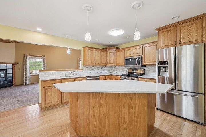 Property Photo: 2708 Fox Hill Dr WI 53189