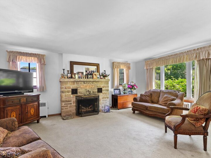 Property Photo:  528 West Lawn Blvd  WI 54220 