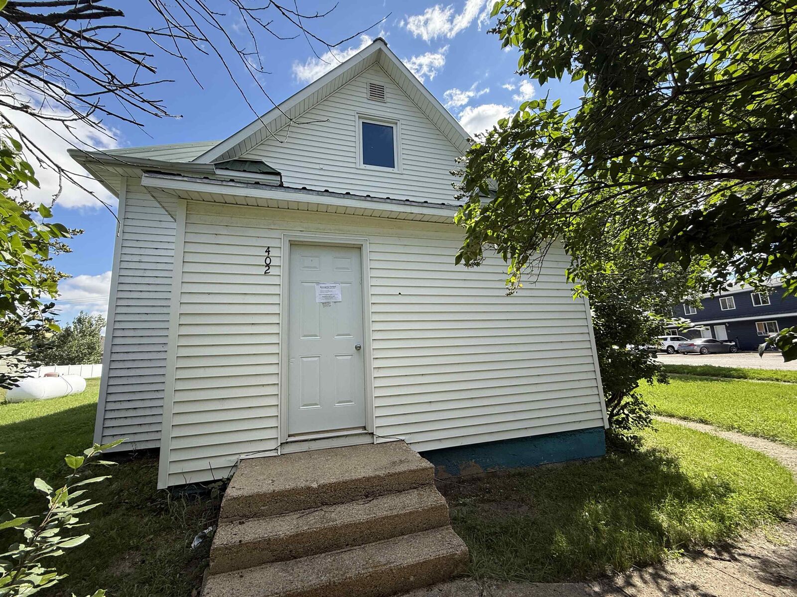 Property Photo: 402 NW 1st St ND 58730