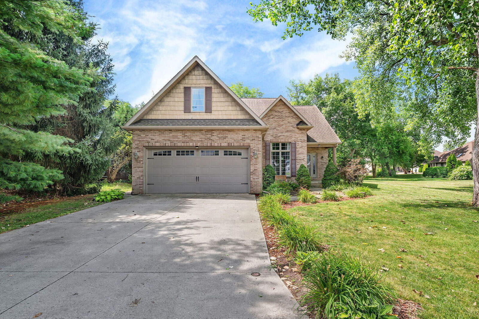 Property Photo:  300 Village Lane  IL 61360 