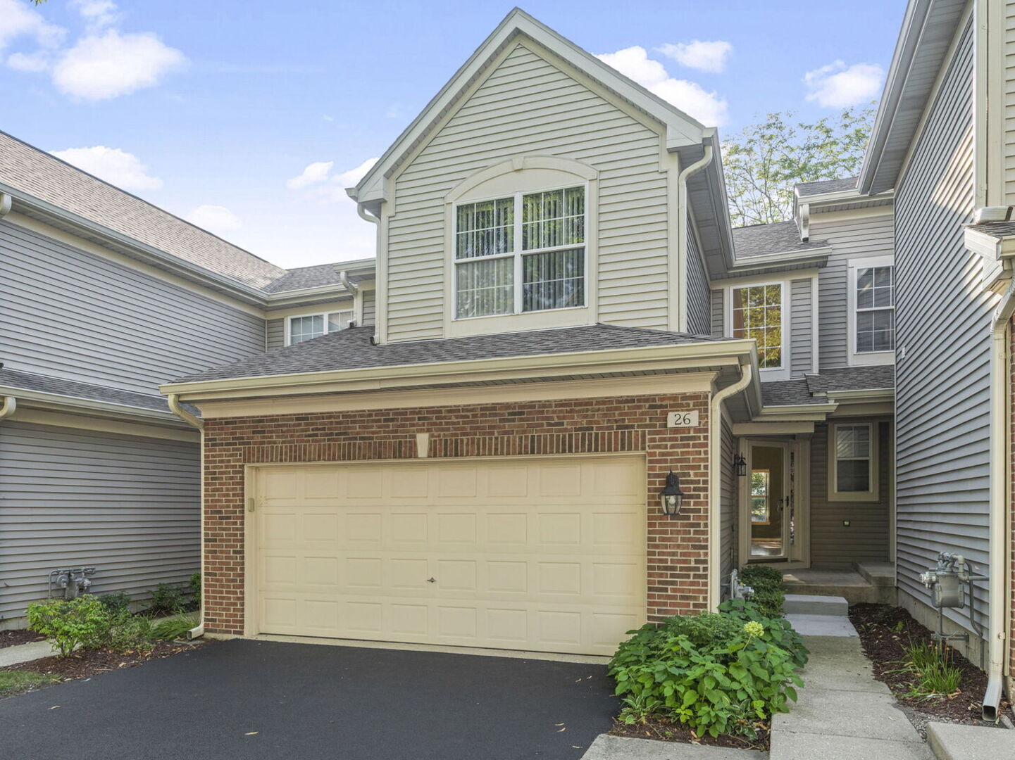 Property Photo: 26 Egg Harbour Court IL 60173