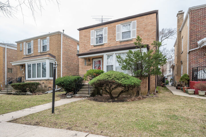 3123 W Chase Avenue  Chicago IL 60645 photo
