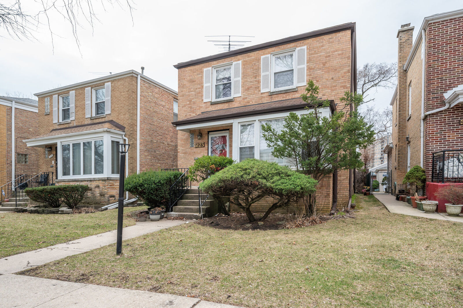 Property Photo:  3123 W Chase Avenue  IL 60645 