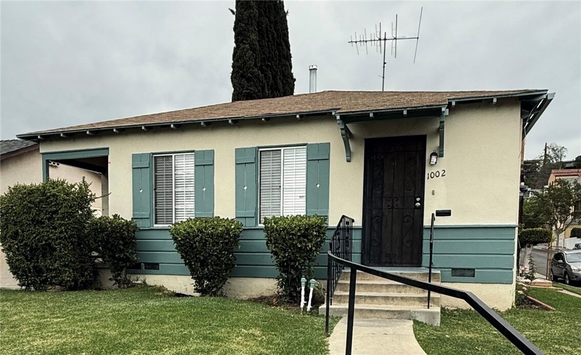 Property Photo:  1002 Tyler St  CA 91205