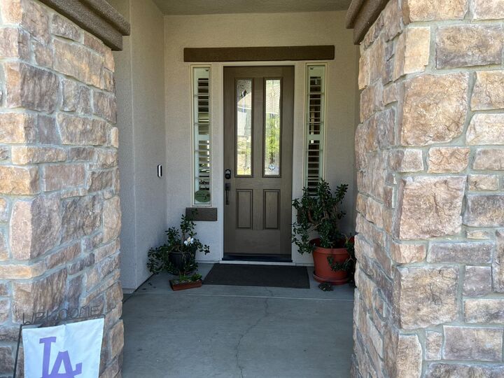 Property Photo: 7204 Danberg Way CA 95757