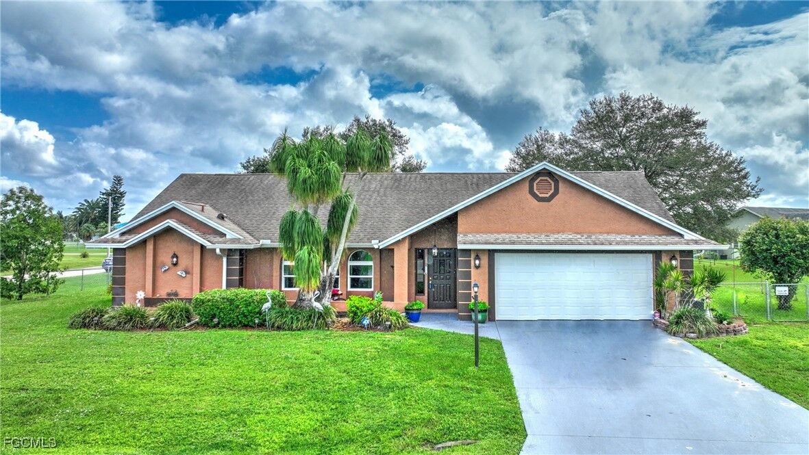Property Photo: 622 Weston Road FL 33936