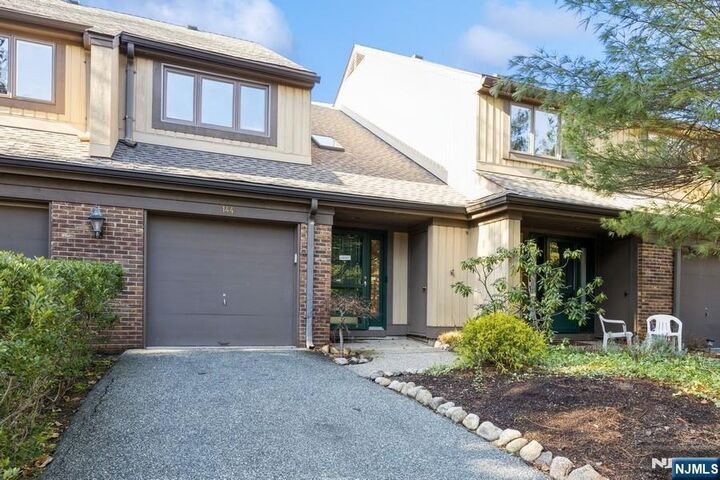 144 Emerson Court  Mahwah NJ 07430 photo