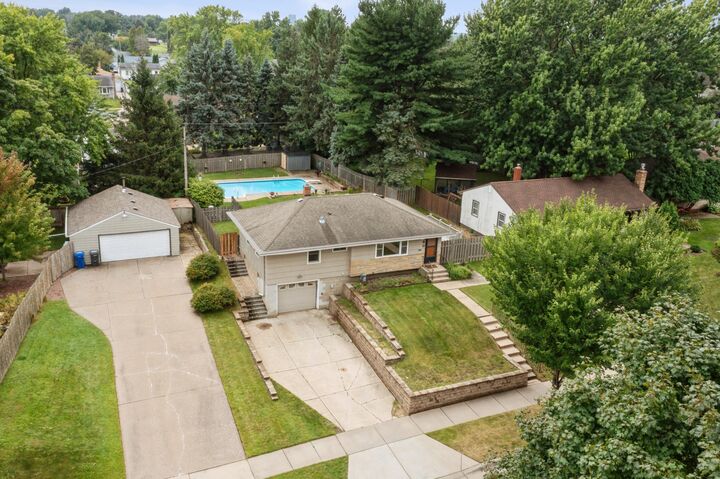Property Photo: 560 California Avenue E MN 55130