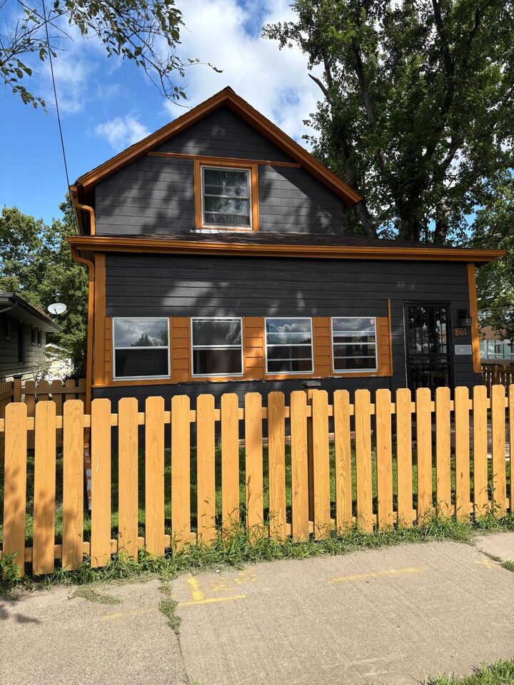 Property Photo:  861 Saint Anthony Avenue  MN 55104 