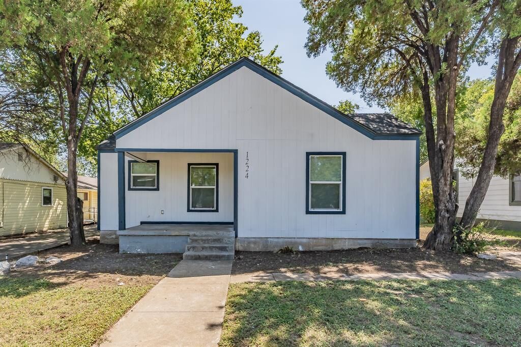 Property Photo: 1224 Colvin Street TX 76104