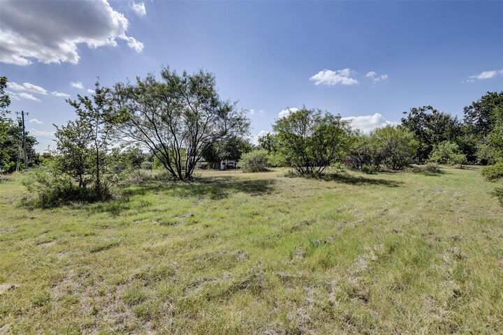 Property Photo: 921 N Blue Quail Court TX 76049