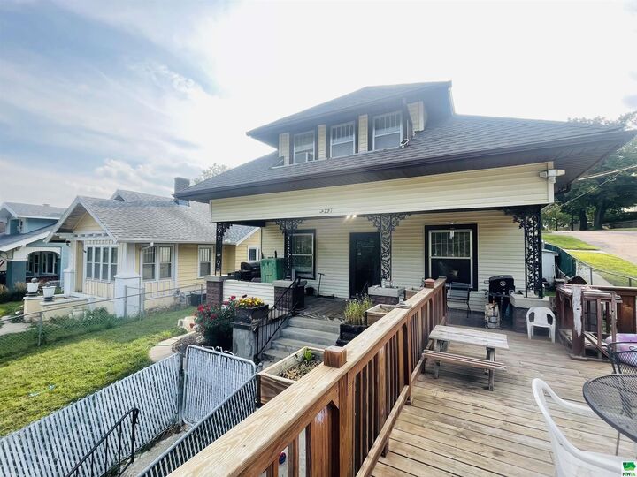 Property Photo: 2721 Court St IA 51104
