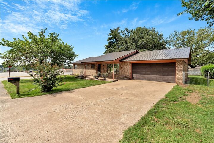 Property Photo:  2706 Eidson Street  AR 72762 