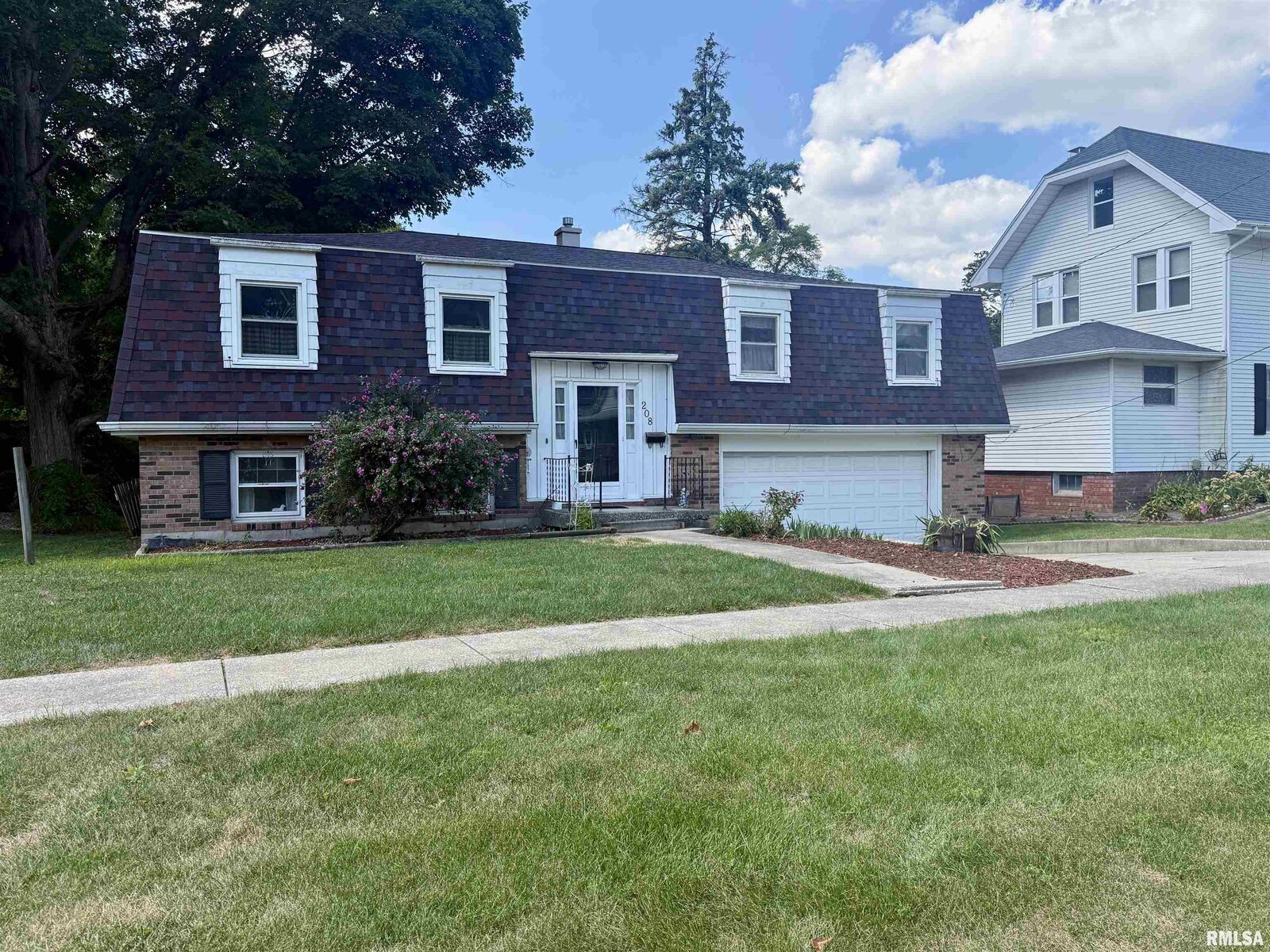 Property Photo:  208 S Market Street  IL 61448 