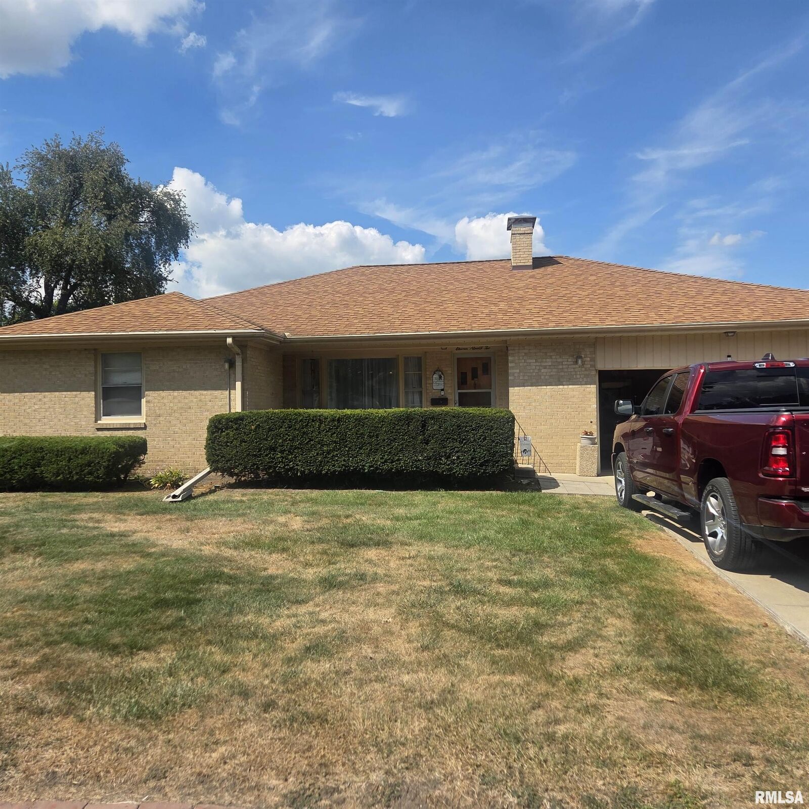 Property Photo: 1192 N Cedar Street IL 61401