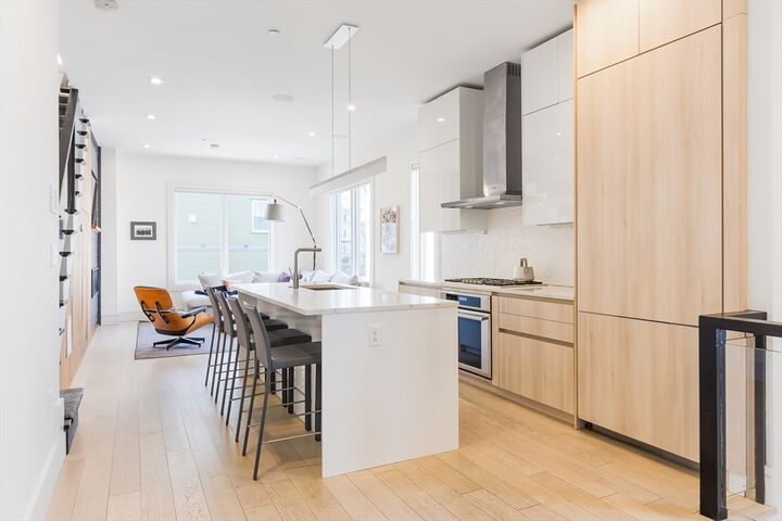 Property Photo:  502 E 3rd St 1  MA 02127 