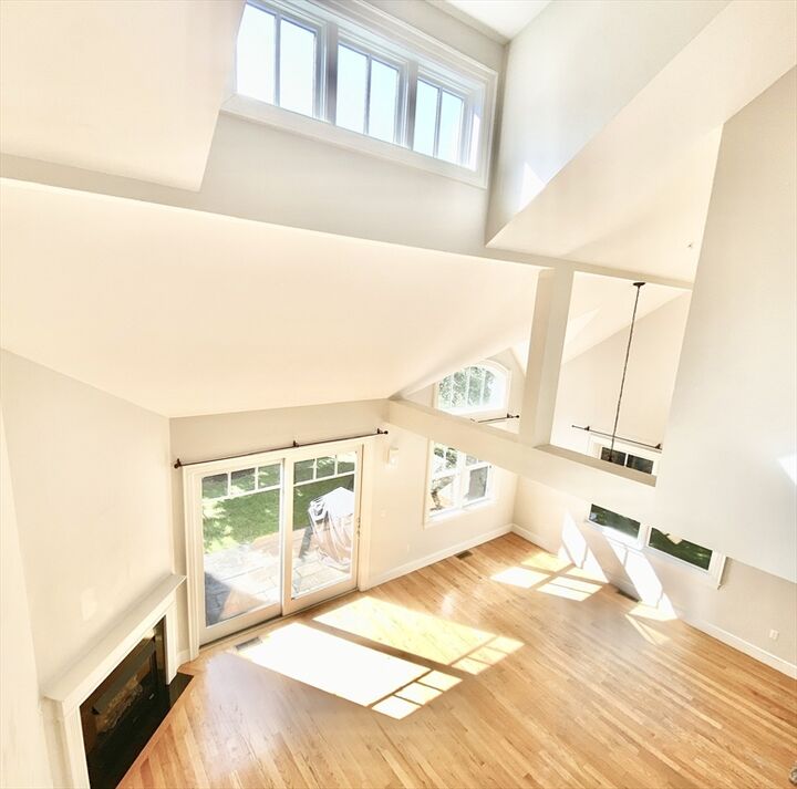 Property Photo:  8 Courtyard Place 8  MA 02420 