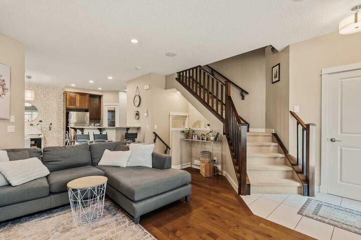 Property Photo:  1930 35 Street SW 1  AB T3E 2X3 