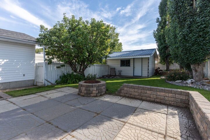 Property Photo: 5905 54 Avenue AB T4V 4L2