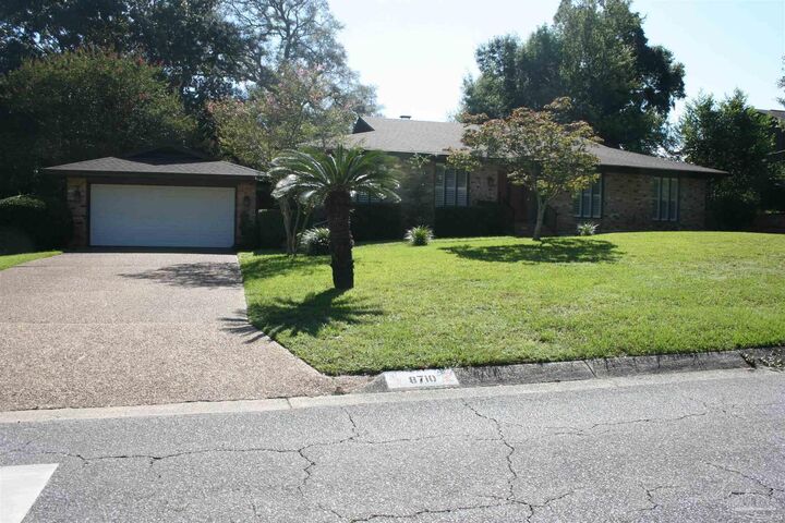 Property Photo: 8710 Scenic Hills Dr FL 32514