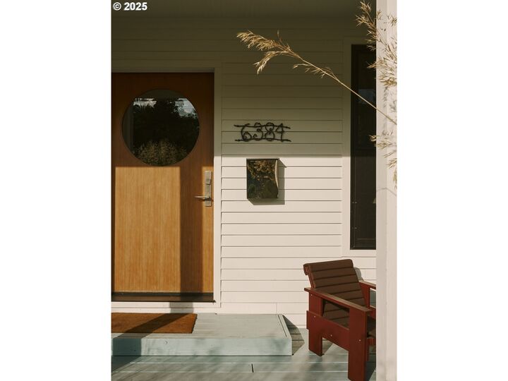 Property Photo:  6384 NE Durham Ave  OR 97211 