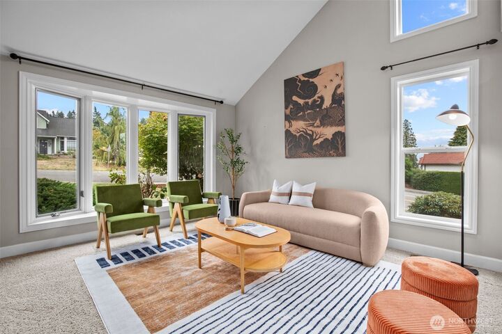 Property Photo:  801  52nd Street SE  WA 98092 