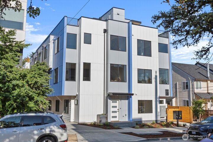 918  28th Avenue S C  Seattle WA 98144 photo