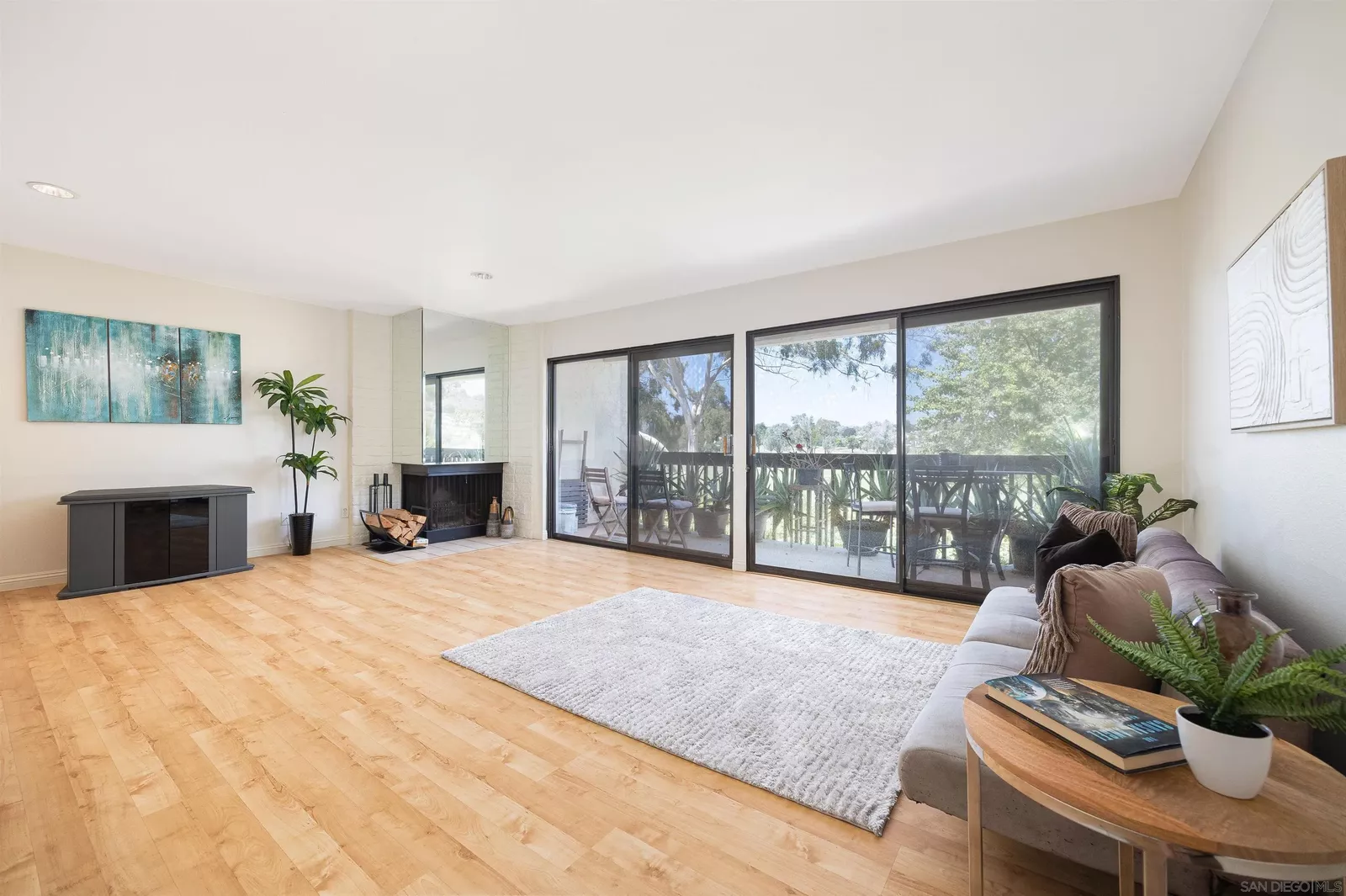 Property Photo: 2503 Navarra Dr 105 CA 92009