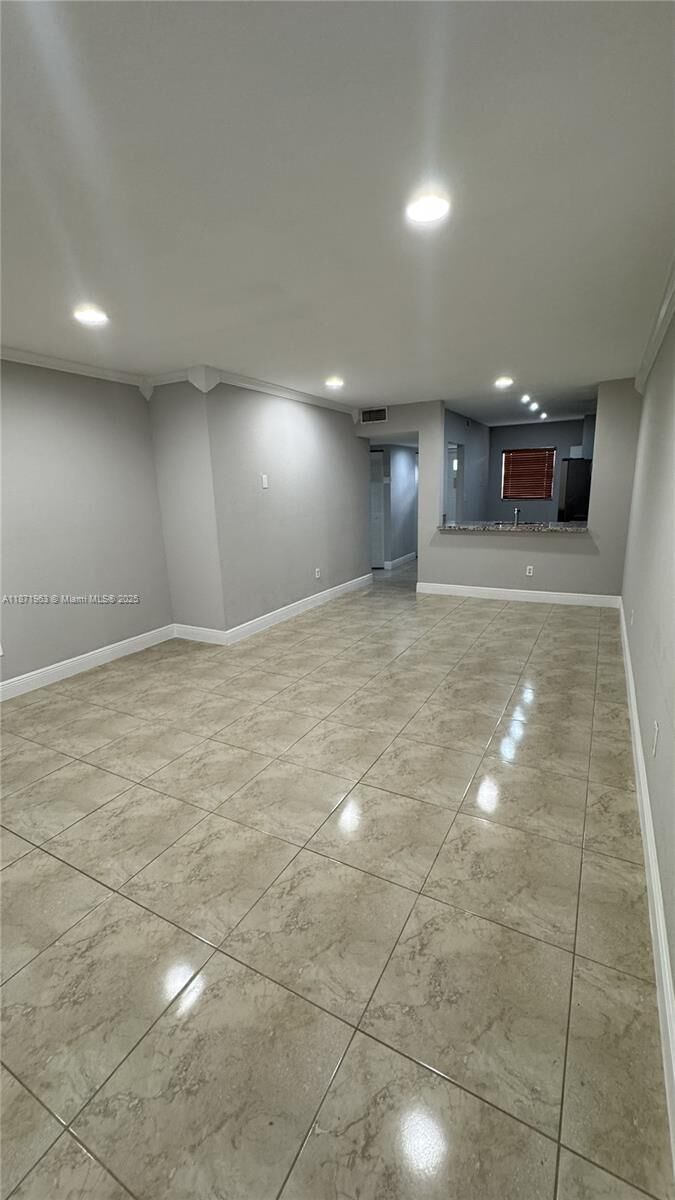 Property Photo: 438 NE 210th Cir Ter 204-4B FL 33179