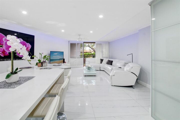 Property Photo: 13951 Kendale Lakes Cir 103A FL 33183