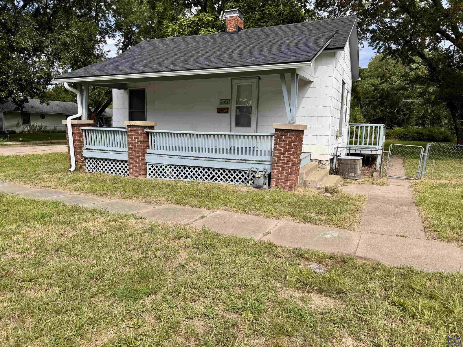 Property Photo: 200 SW Orchard St KS 66606