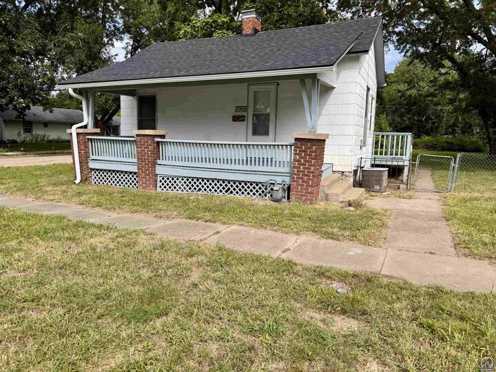 200 SW Orchard St  Topeka KS 66606 photo