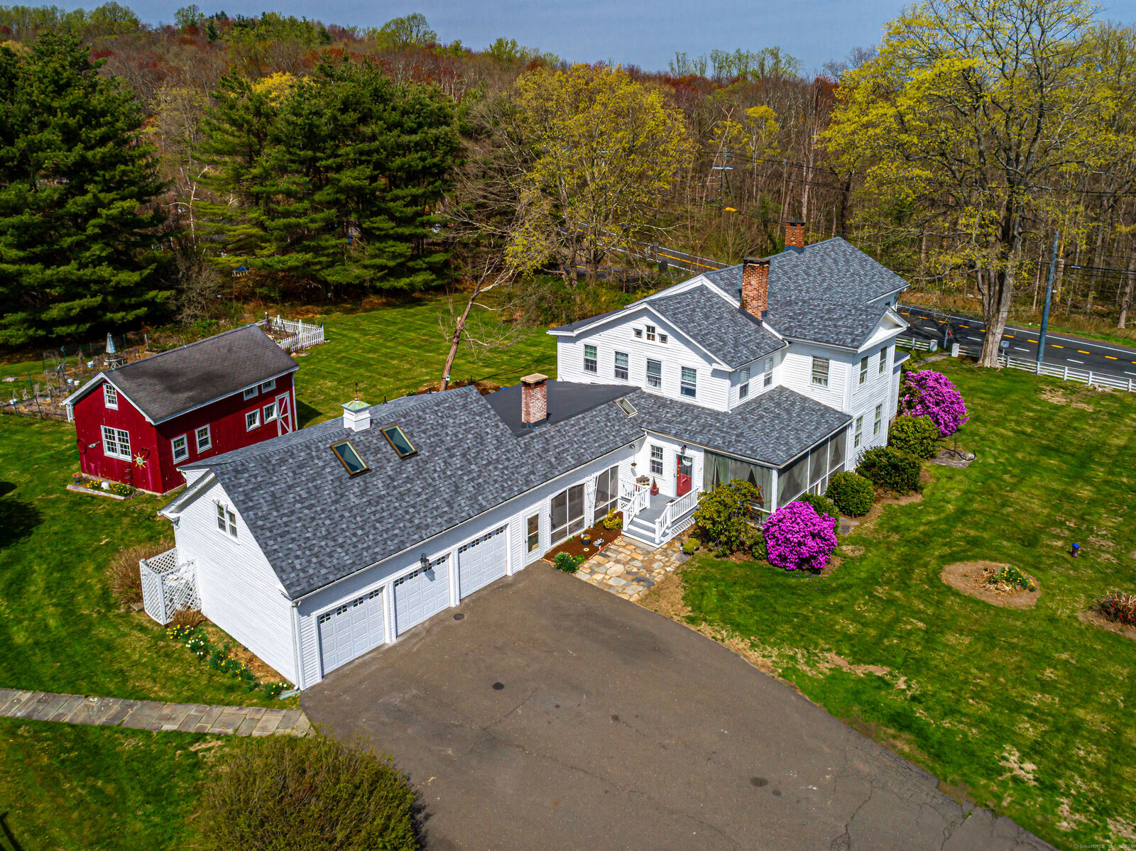 Property Photo:  1115 Monroe Turnpike  CT 06468 