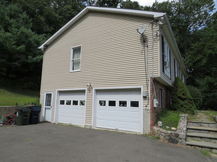 Property Photo:  15 Hayestown Heights  CT 06811 
