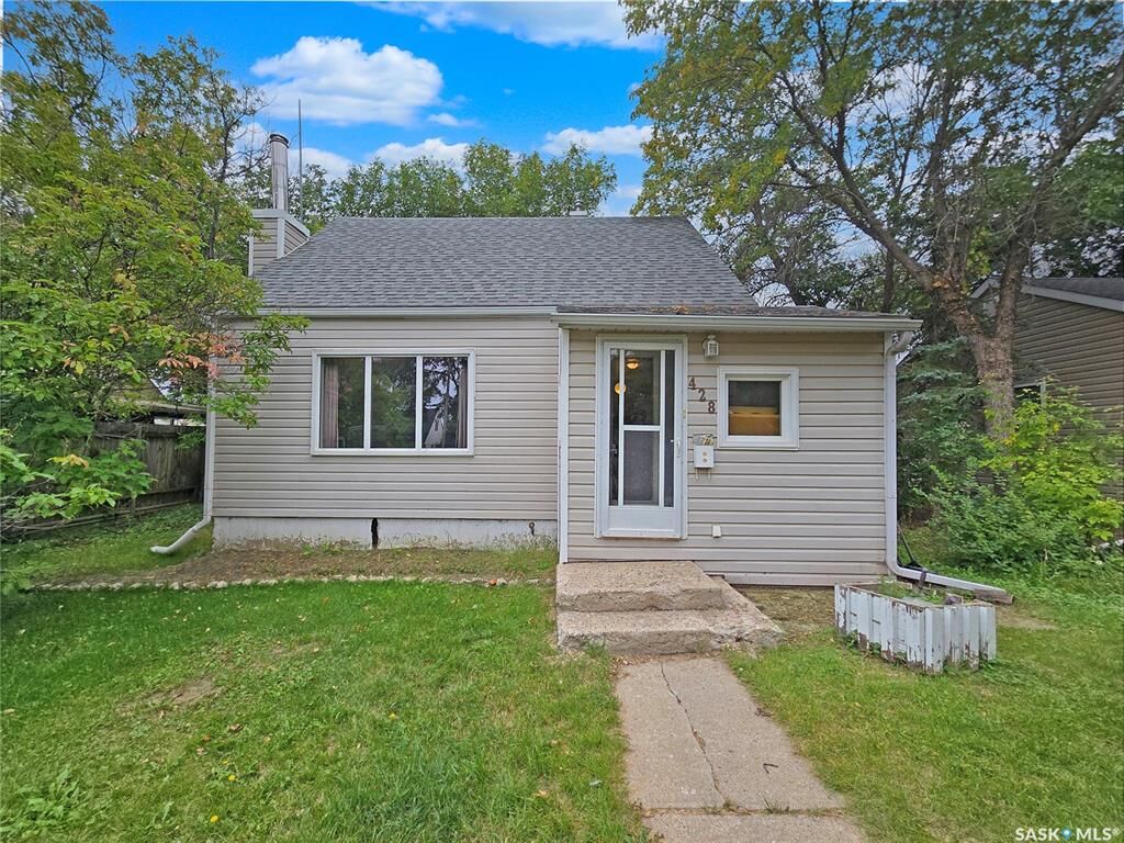 Property Photo: 428 7th Avenue NW SK S9H 0Z3
