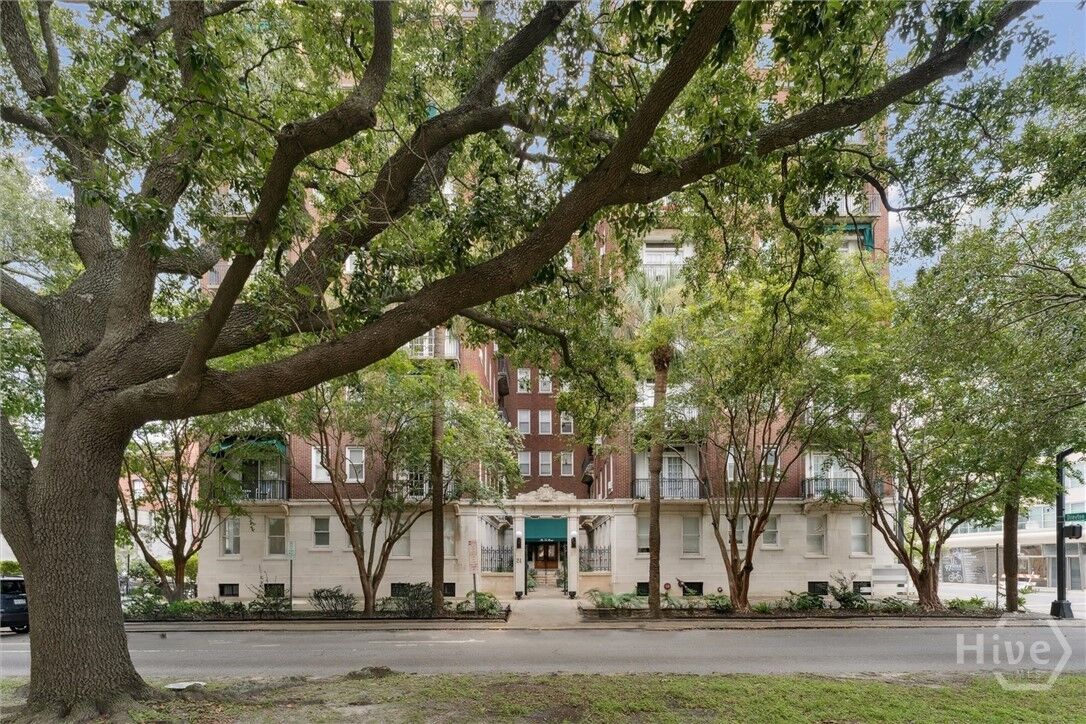Property Photo:  24 E Liberty Street 73/83  GA 31401 