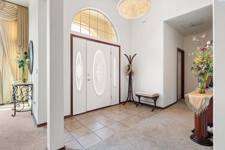 Property Photo: 6621 Butternut Circle CA 93301