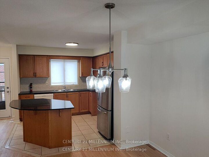 Photo de la propriété:  221 Twelfth Street 5  ON M8V 4E2 