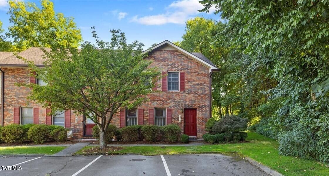 Property Photo: 2016 Williamsburg Square 2016 TN 37604