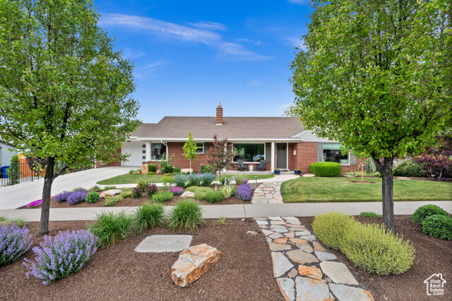 Property Photo: 1502 S 2400 E UT 84108