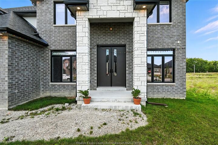 Photo de la propriété: 518 Veneto Street ON N8L 0K4