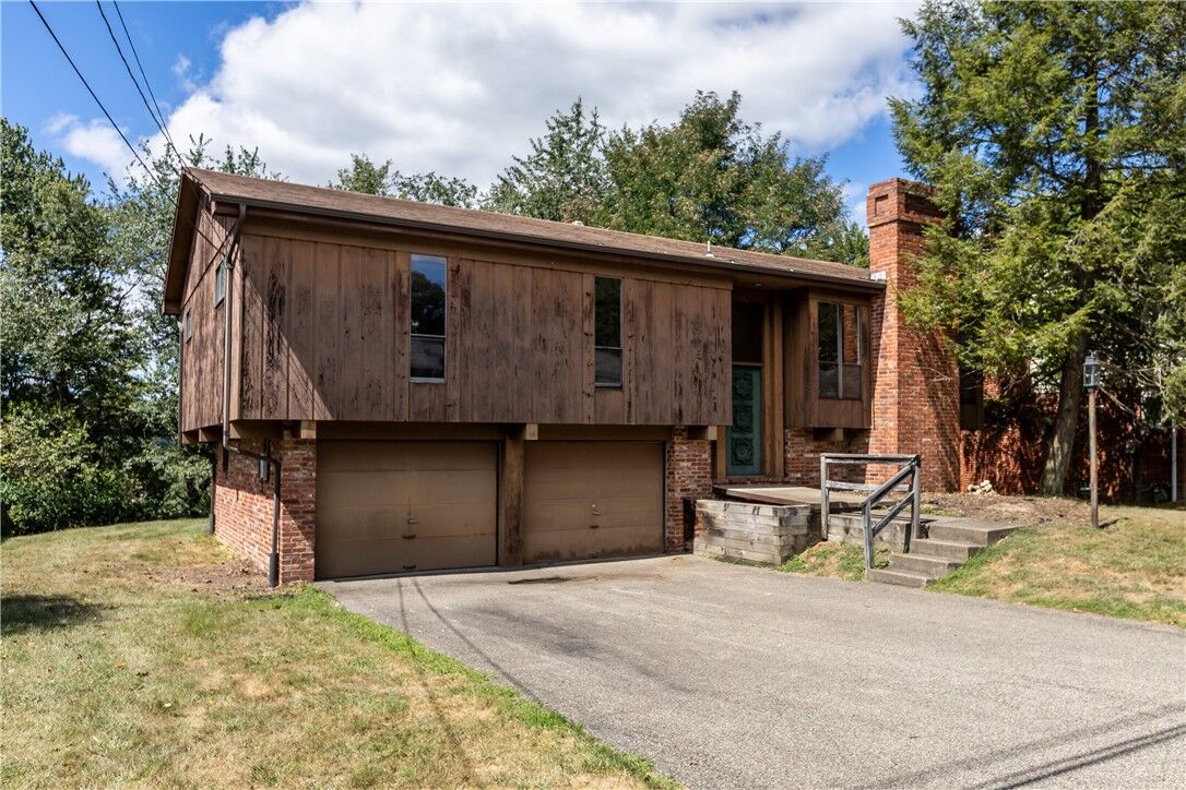 Property Photo:  2715 Otterbein Drive  PA 15101 